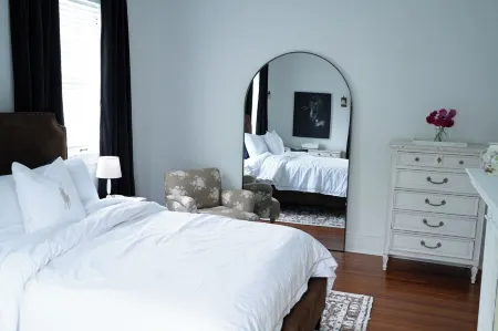 Upstairs Chic Studio