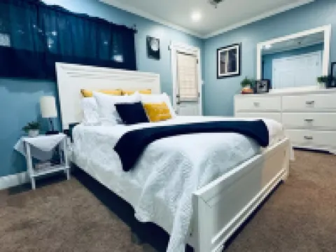 Minutes from New Orleans French Quarter and Bourbon St. 3-Bdrm house; AC, WiFi Hoteles en Chalmette