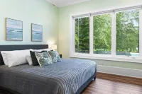 LakeHome on the Water, Luxury Sleeps 18, Pool, Dock, Beach, Close to Clemson - 4-Star