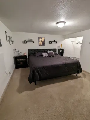 Casa Lenus - Convenient, Comfortable & Clean! Spacious bright lower Apt,