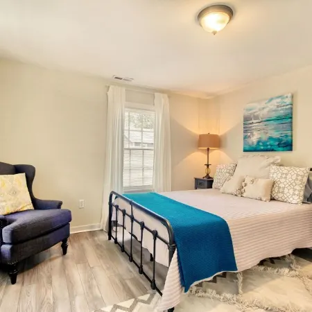 Charming 2-bedroom house in delightful Georgetown with AC, WiFi