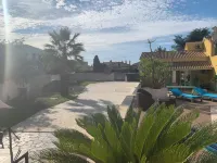 Grande Villa Luxe Piscine 360 m2 sur 1500 m2 Plage MER à 3 Minutes Hotels in Perols