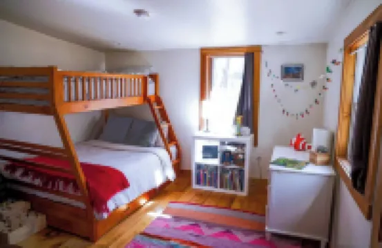 Cozy woodsy family-friendly cabin retreat