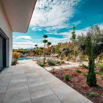 La Villa Nirvana Pop Art Others