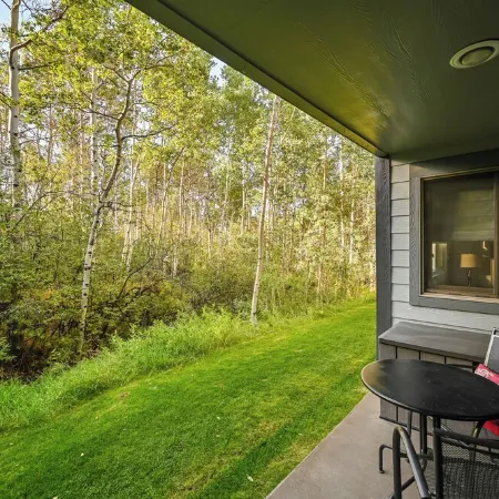 Ski In/Ski Out Condo at Park City Mtn Resort, 2 bed/2 bath,large cozy fireplace.
