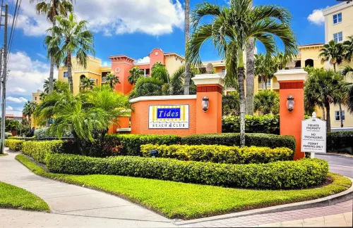 Luxury beachfront  2/2 condo at the famous Tides Bech Club!