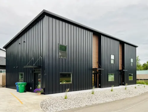 Cozy Creekside Retreat