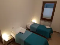 Just 9 km from the Adriatic Sea, L'Acero apartment.