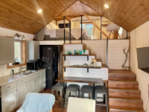 Private Kenai cabin near ocean/airport/fishing Hoteles en Kenai