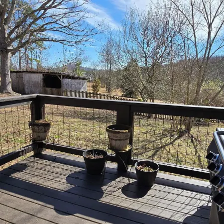 Charming Mountain Retreat with Fire Pit, Fenced Yard, Scenic Views, and Privacy.