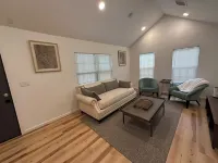 The Bethany Bungalow a Charming 3-bedroom house: WiFi, AC in welcoming Bethany Hotels in Bethany