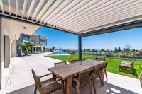 Unrivaled Modern Architect Luxury Villa. Just Moments from Cannes Hotel di Châteauneuf-Grasse