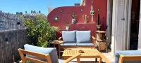 Beautiful, quiet, bright artist's apartment.  South-facing terrace, air conditioning. Hotels in 4th arrondissement of Marseille
