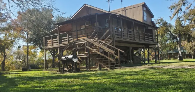 A fisherman's paradise, located on the beautiful Guadalupe River.