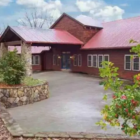 Vacation, Wedding, Retreat & Family Gathering, Spa and Theater rooms - Sleeps 30