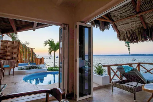 Right in front of the sea! Maguey House