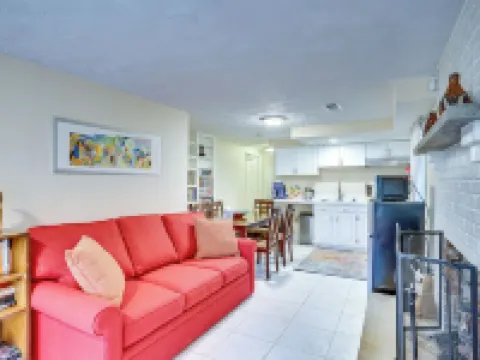 Tranquil 1-bed apt sleeps 4 overlooking Indian Creek Gorge w/ WiFi, AC & hot tub Hotels in Lincolnia