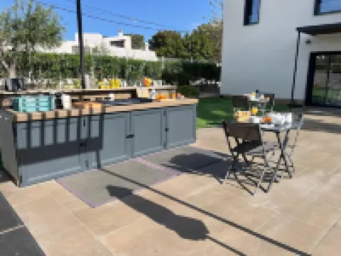 VILLA DE PRESTIGE 150 m from the sea