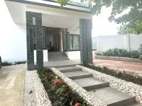 Modern Oceanfront  4-bedroom house with pool, WiFi, AC in lovely town of Cabrera