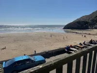 Beachside Apartment with Stunning Sea Views (only a few steps from the beach