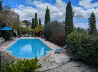 House just outside Montpellier with large swimming pool فنادق في Orthoux-Serignac-Quilhan