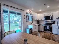 Adventure on Historic Route 66! Brand new renovation! Hotels in Laclede County
