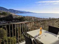 Very large two-room apartment with beautiful sea and mountain views Hotel di Roquebrune-Cap-Martin