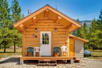 Mtn Views & Fireplace: Cozy Trout Creek Tiny Home - 2つ星