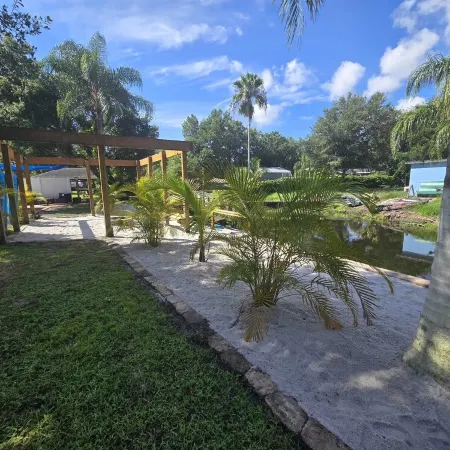 Enjoy Pool, Billiards, Sauna, Access to the Lake