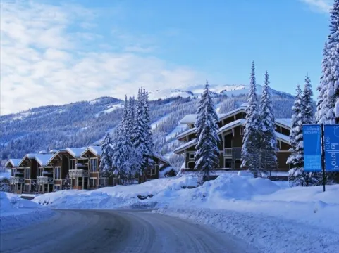 Ski in/Ski out - Family Condo - Private Hot Tub - Free Internet - Golf