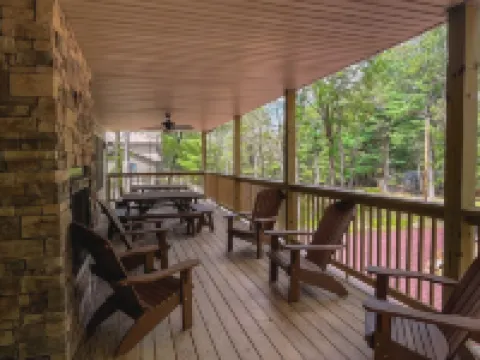 Pine Crest Lodge, 8Br 5BA Home with Large Yard, Fire Pit, & Private Hot Tub
