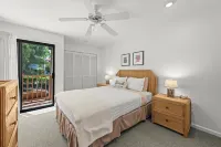 Maui Kamaole K206: Luxe Tropical Oasis with Mountain View Walk to Beach