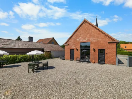 "Frothi" - 550m from the Sea Отели в г. Tranekaer