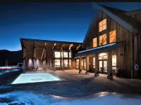 Spacious 3 BDR Pet Friendly, Hottub, Pool Hotels in Hailey
