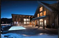 Spacious 3 BDR Pet Friendly, Hottub, Pool