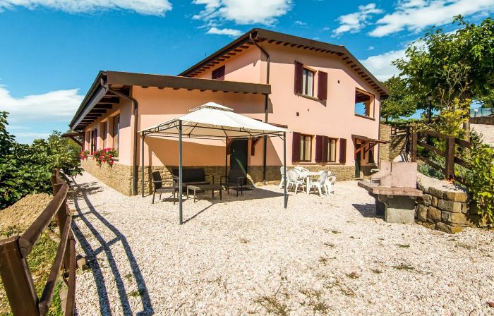 Farmhouse in Apecchio with Pool