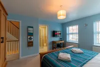 Stylish Margate Coastal Home & Parking by Adliv