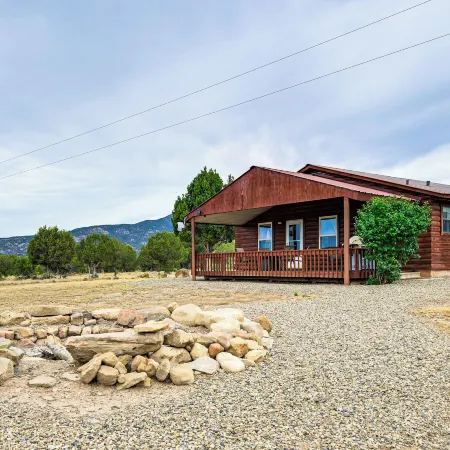Quiet Pagosa Springs Cabin Lake and Mountain Views!