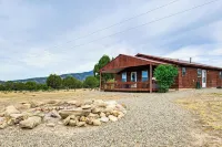 Quiet Pagosa Springs Cabin Lake and Mountain Views! - 2-Star