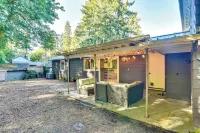 Lake Oswego Home w/ Covered Patio: Near Portland!