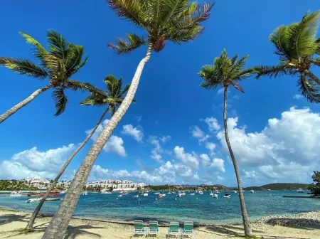 Luxury condo. Beach, pool, gym, yacht club! Back up generator! Отели в г. Nazareth