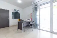 RedDoorz Plus Near Kepri Mall Hotels in Batam