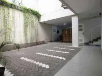 Kanwa Residence Hotels in Wonokromo