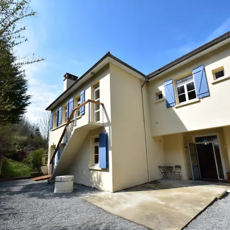 Mansion in Cuzy with Shared Pool Отели в г. Кюзи