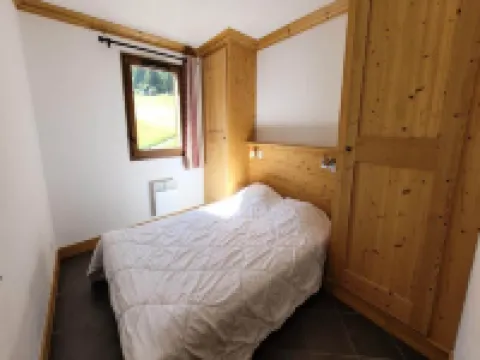 2 Rooms for 4 People
