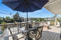 Lantern District Condo. Huge Private View Deck. All on One Level. Walk to Harbor