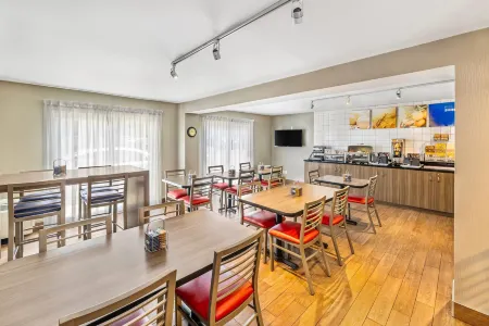 Comfort Inn Отели рядом с достопримечательностью «Университет Нью Брансуик»