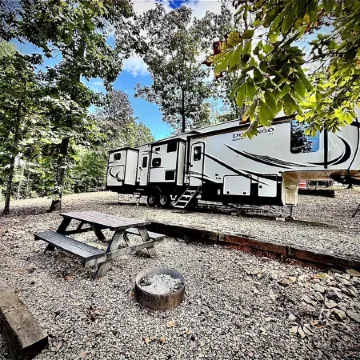 Cozy and serene RV in Broken Bow.  Pet friendly, WiFi, 2 bedroom, fireplace.