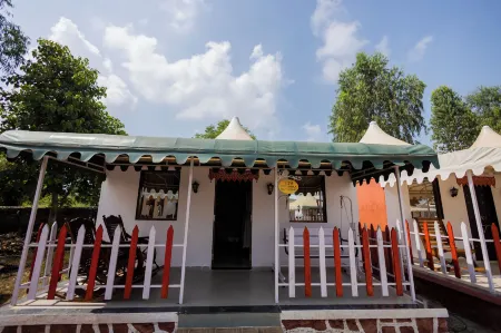 The Rawla Tent Resort & Spa Отели рядом с достопримечательностью «Стейтью Оф Юнити»