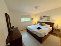 Boutique Style 1956-Mcm Home with Hot Tub in SE Boise!